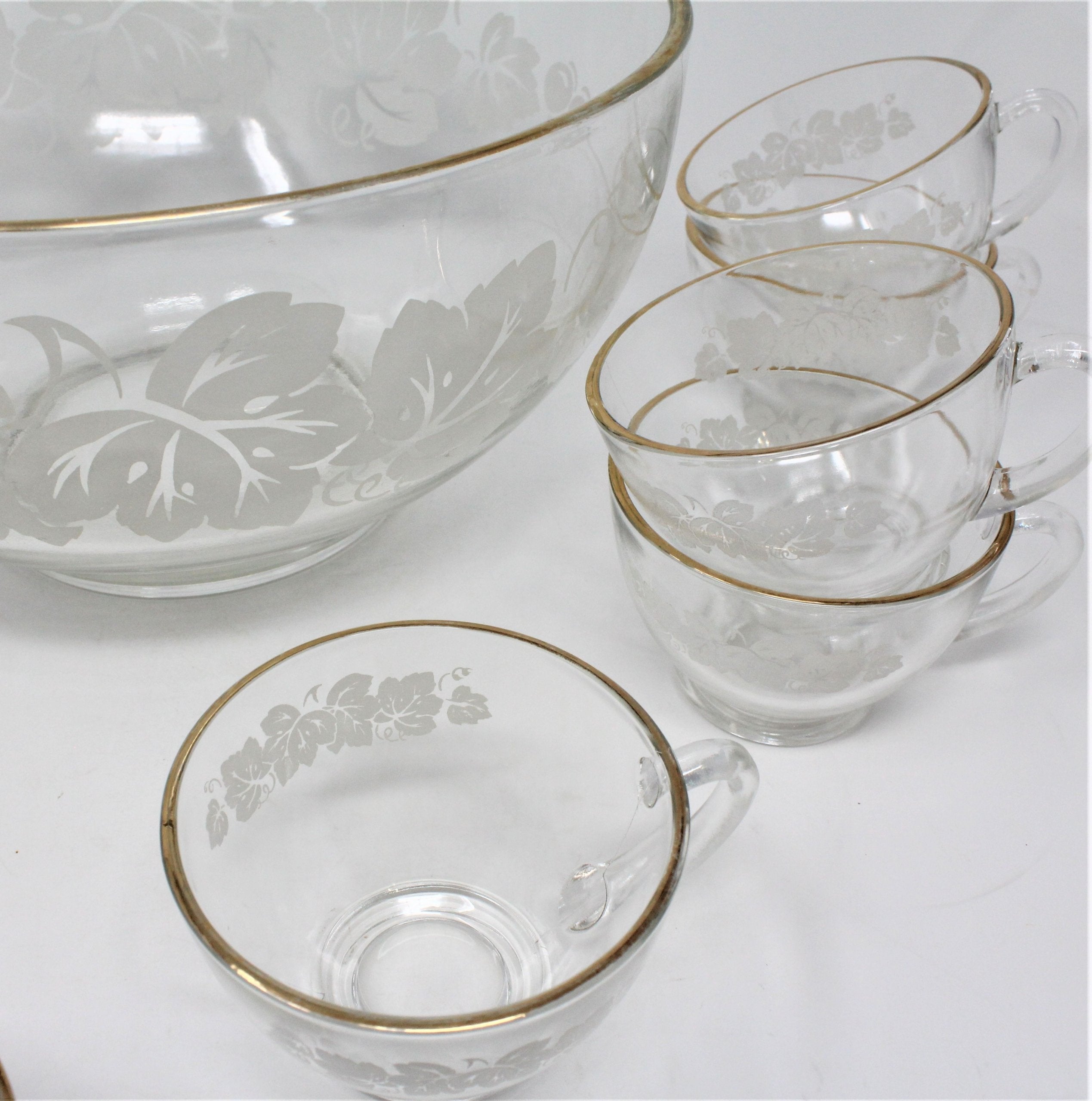 Vintage Punch Bowl Set, 13 Pieces, Clear Glass With White Leaves and Gold  Rim, Mid Century Kitchen, Party Dishes, Retro Kitchen, Glass Cups 