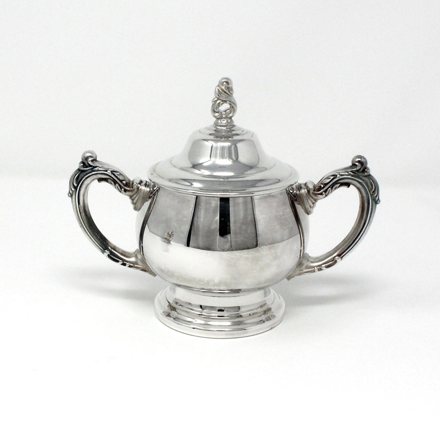 Creamer & Sugar with Lid, Silverplate, Oneida Sea Crest, USA, Vintage