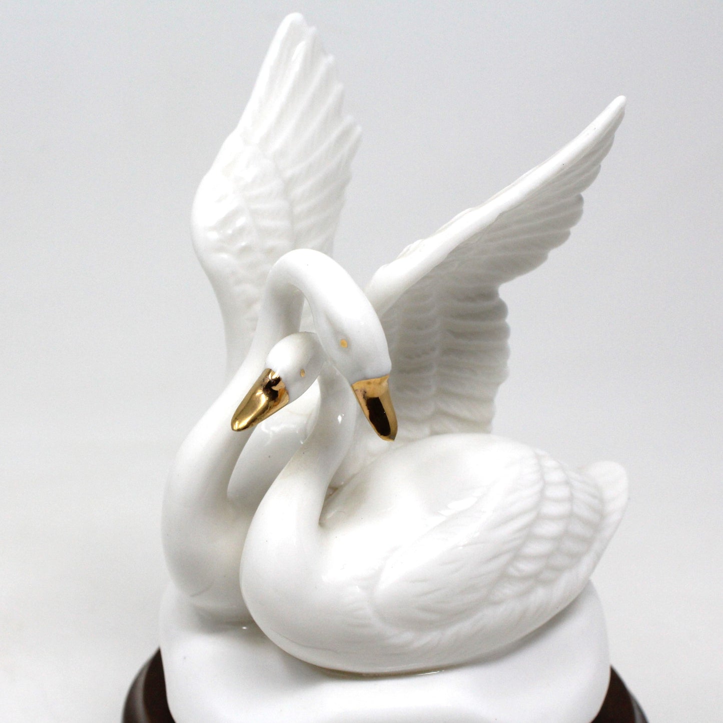 Music Box, Double Swans, Plays Lara's Theme - Somewhere My Love, Porcelain, Vintage