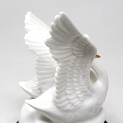 Music Box, Double Swans, Plays Lara's Theme - Somewhere My Love, Porcelain, Vintage