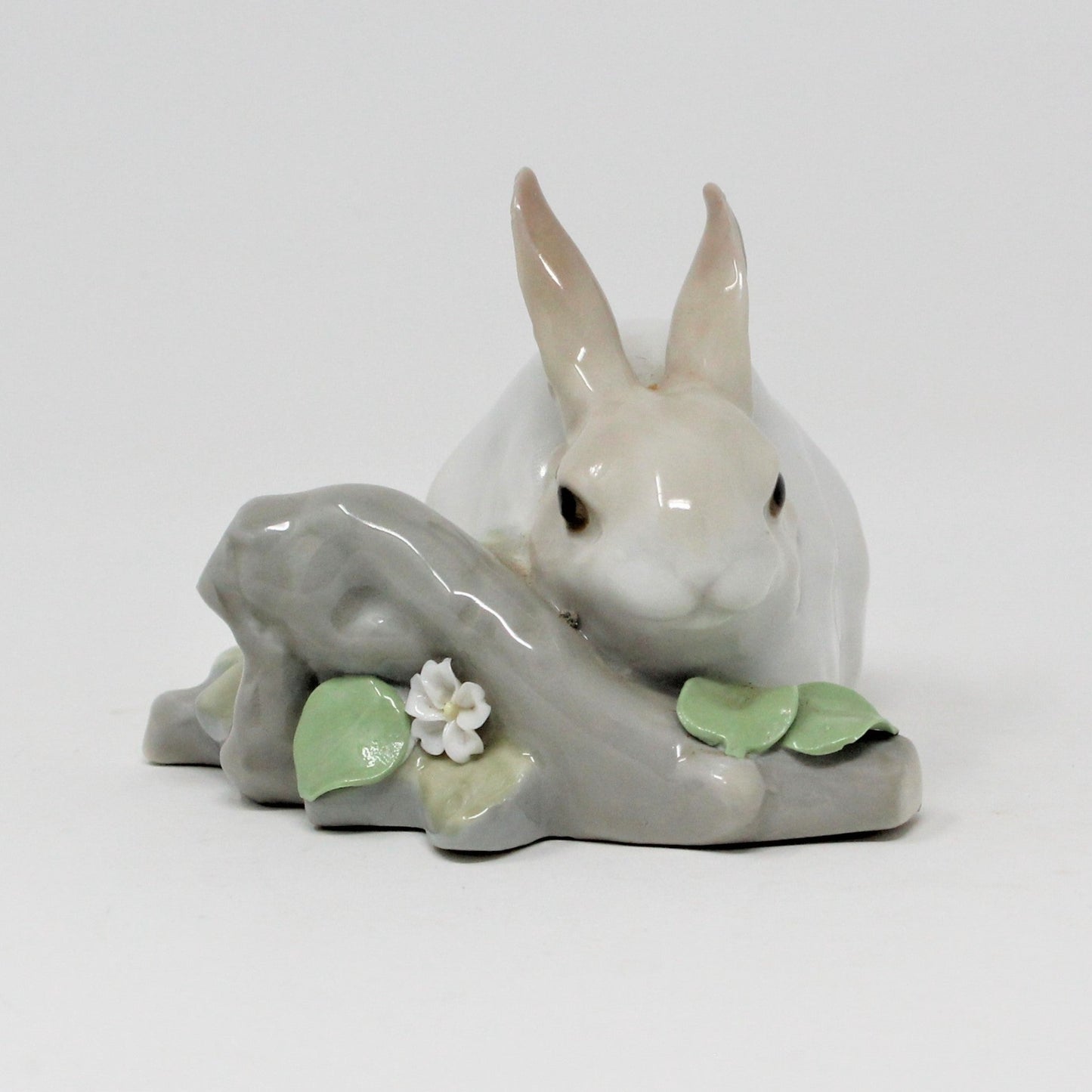 Sculpture, Lladro, Rabbit Eating #4772, Vintage 1971