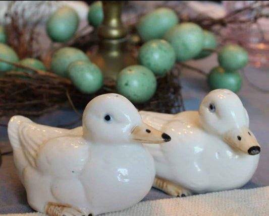 Salt and Pepper Shakers, Ardalt, White Ducks, Hand Painted, Vintage