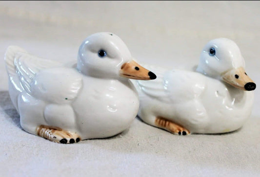 Salt and Pepper Shakers, Ardalt, White Ducks, Hand Painted, Vintage