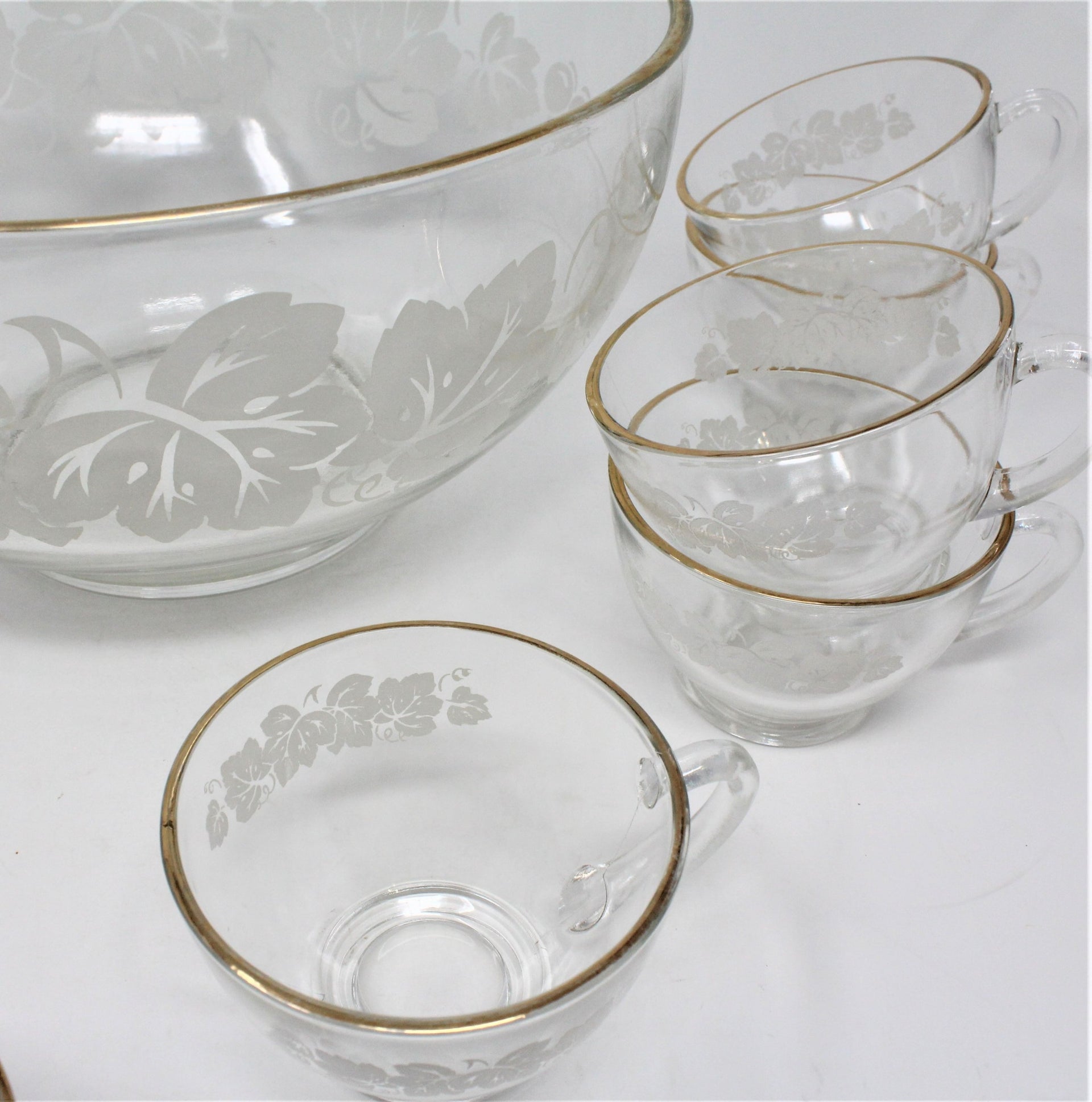 1960s Vintage Etched Glass Salad Bowl Set- 7 Pieces